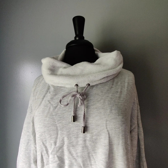 Cable and Gauge Crop Sweatshirt Top - Picture 2 of 5